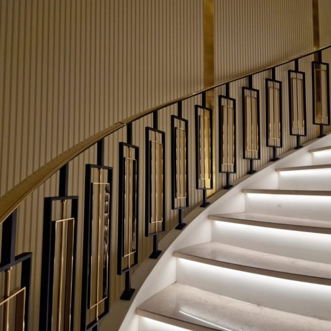 Metal enhances staircases with durability and elegance, ideal for modern and traditional designs.