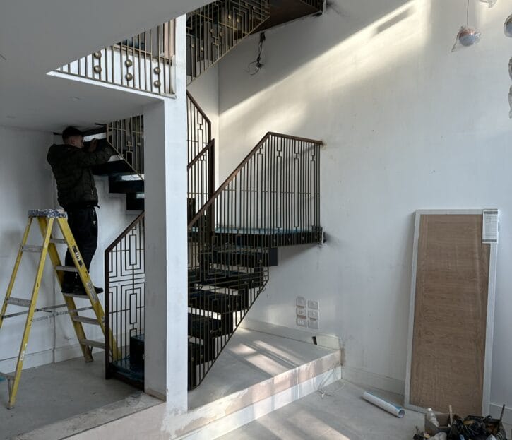 Crafted in the UK, the Woodford staircase epitomizes elegance with its unique zigzag design and blend of oak and brass.