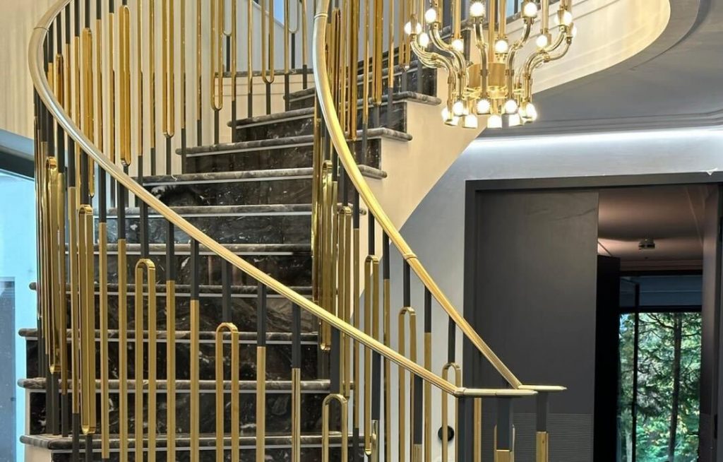 Luxury staircase with cable balustrades