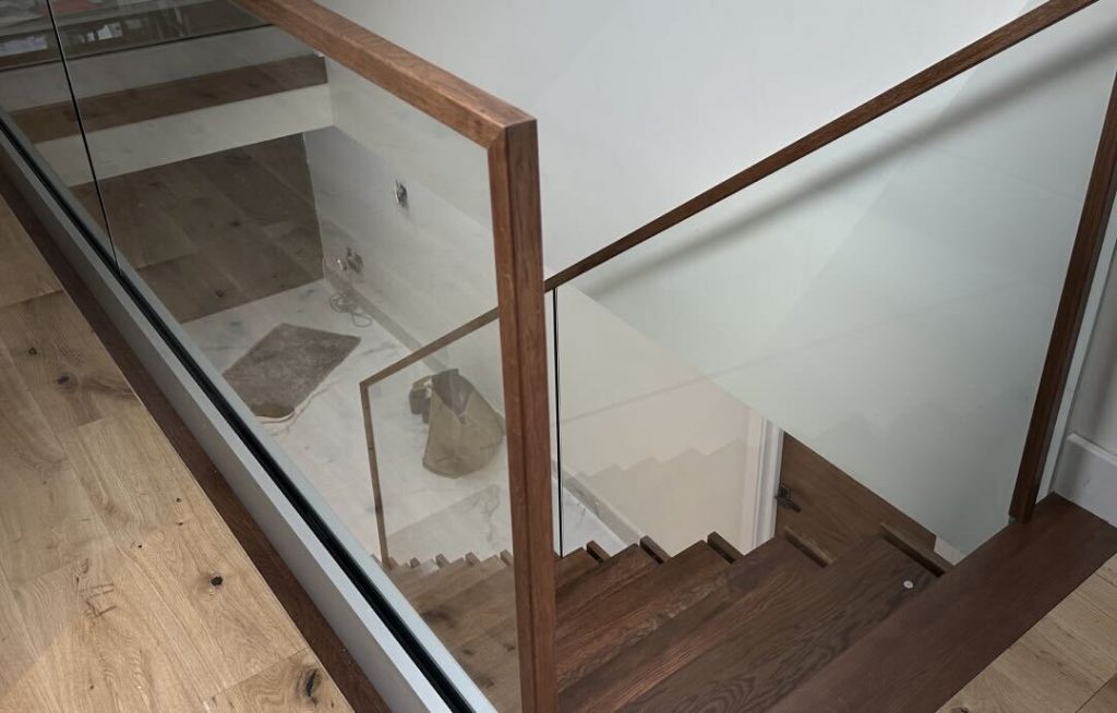 Modern oak staircase with natural grain and premium finish