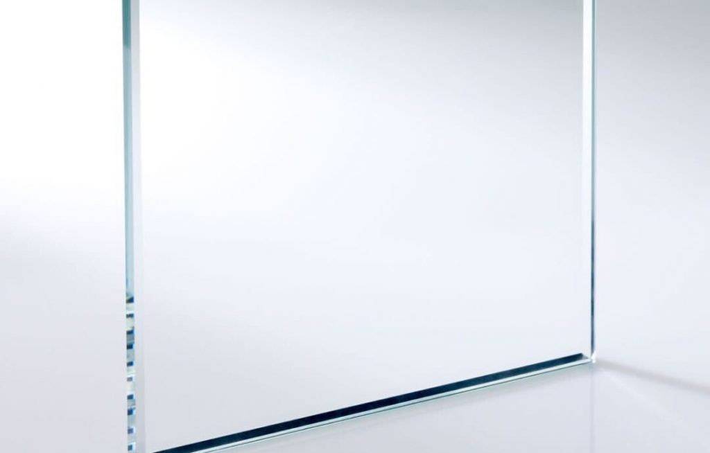 High-clarity glass manufactured by reducing the iron oxide content in standard float glass