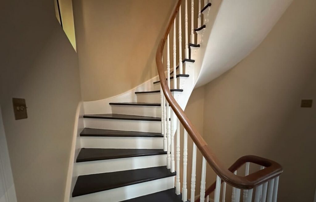 A classic staircase combined with a wooden handrail